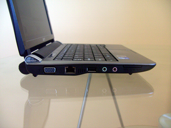 Acer-Aspire-One-Review-left