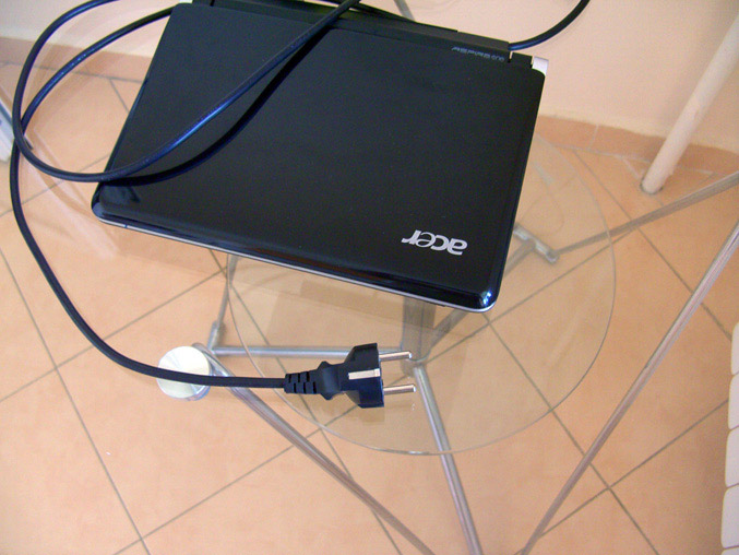 Acer-Aspire-One-cable