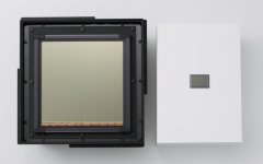 Canon ultra-large-scale CMOS sensor