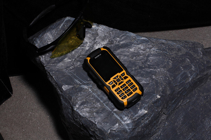 Seals VR7 rugged mobile phone