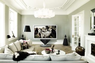 Bang&Olufsen 85-inch BeoVision 4 3D plasma TV