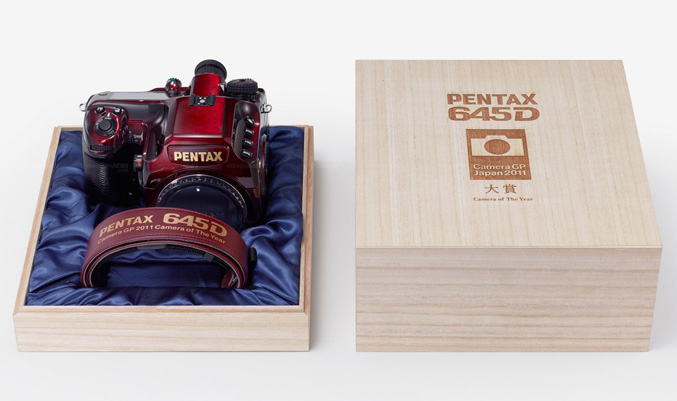 Pentax 645D Limited Edition paulownia wood box