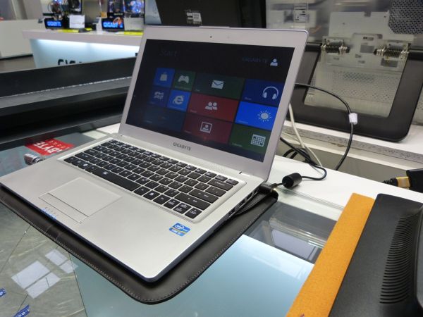 Gigabyte U2442 ultrabook